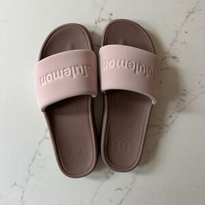 Blush Slides W8
